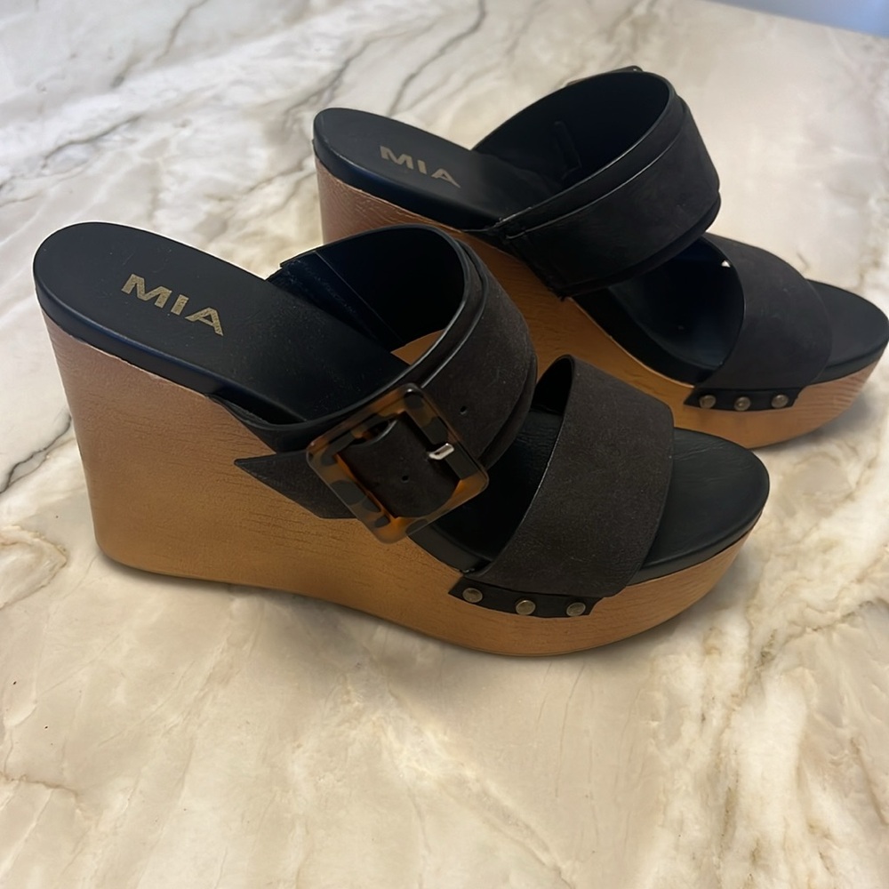 Mia Black Wedges w Chetah Buckle, Size 9